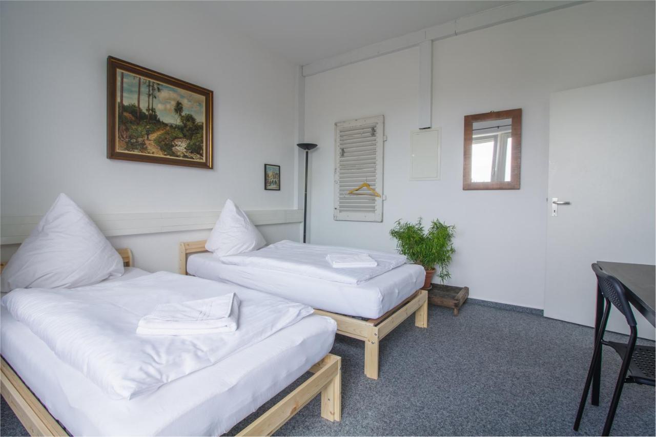 1 / 2 Homestay